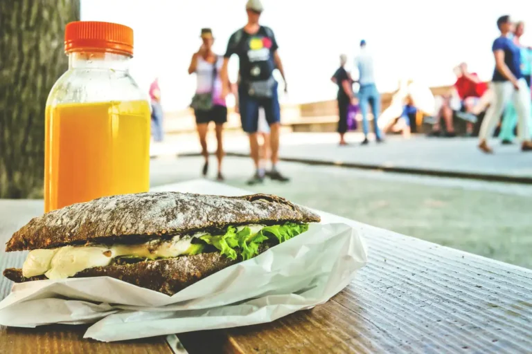 Como Alimentar-se Saudável Fora de Casa sem Perder o Controle?