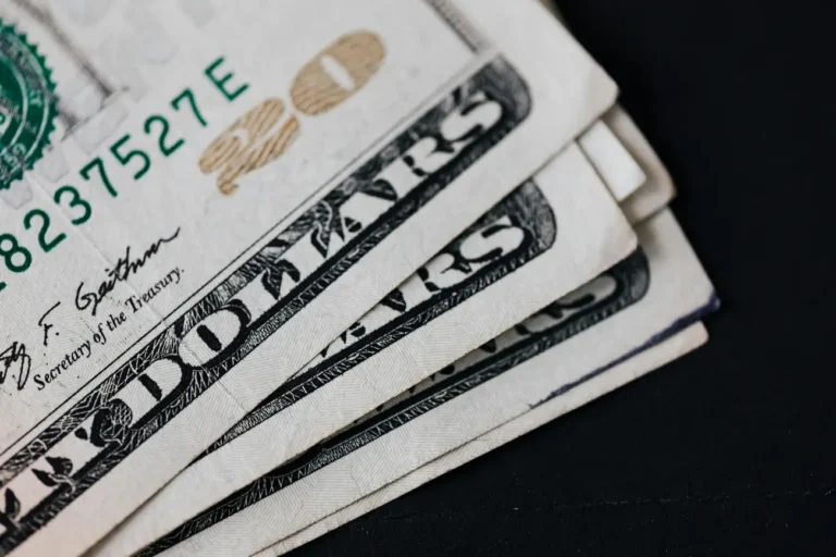 Como Economizar em uma Viagem Internacional sem Ficar no Vermelho?