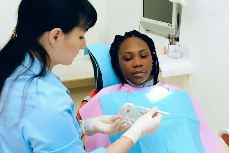 Como Limpar os Dentes do Bebê de Forma Eficiente?
