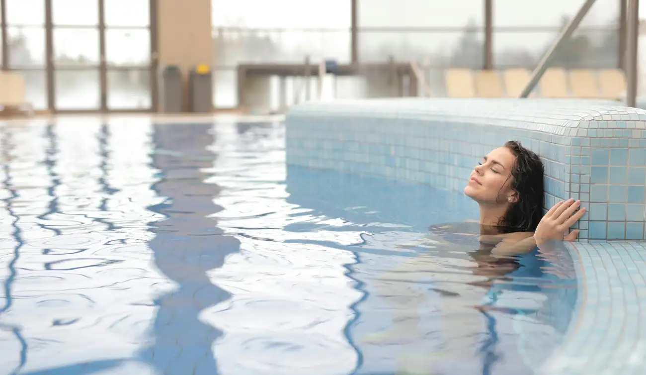Como escolher azulejos decorados para piscinas de sonho?