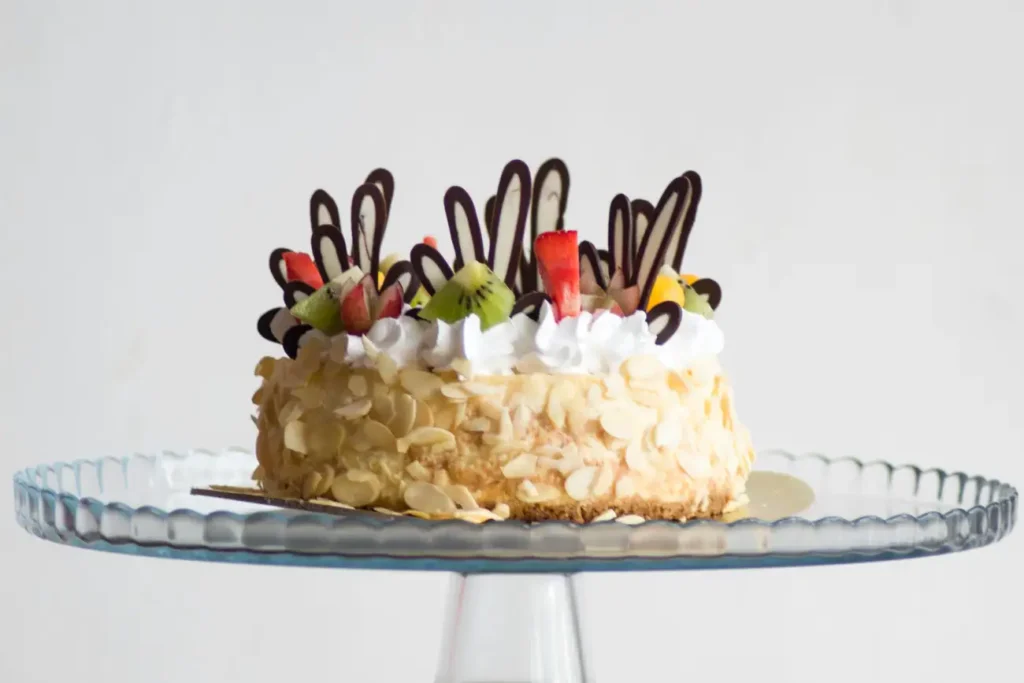 O que torna este bolo de chocolate com amêndoas irresistível?