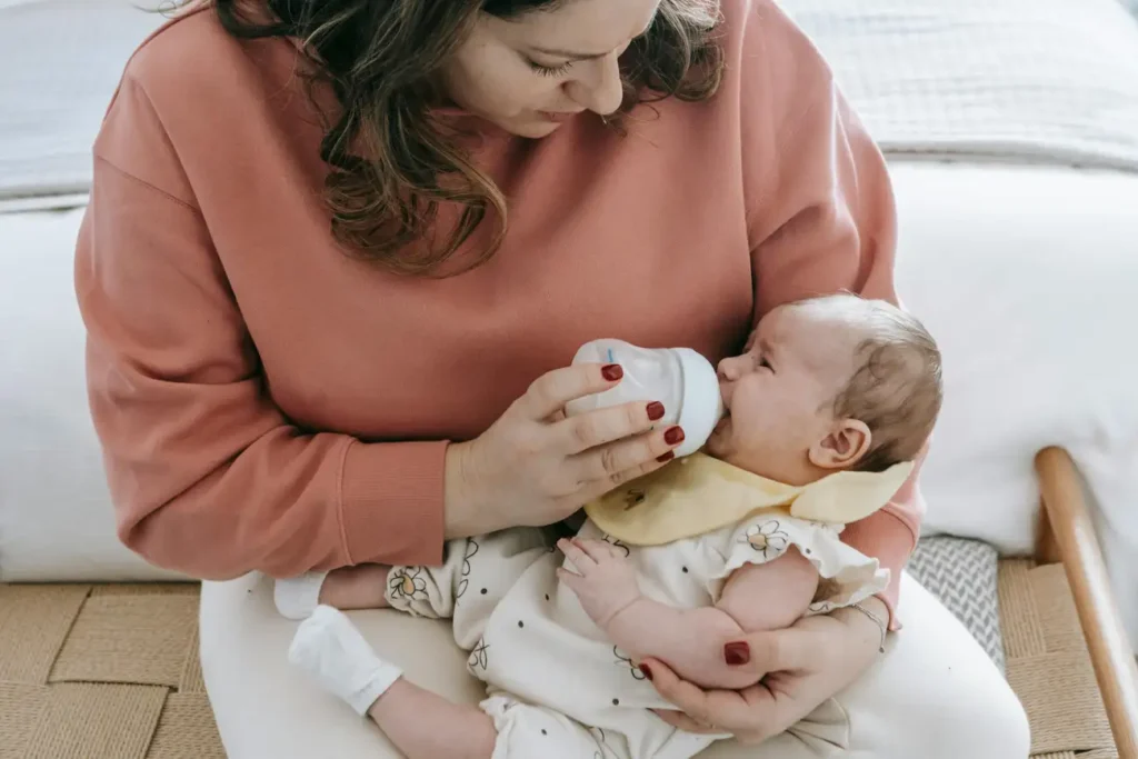 Por que a mamadeira aumenta o risco de obesidade infantil?