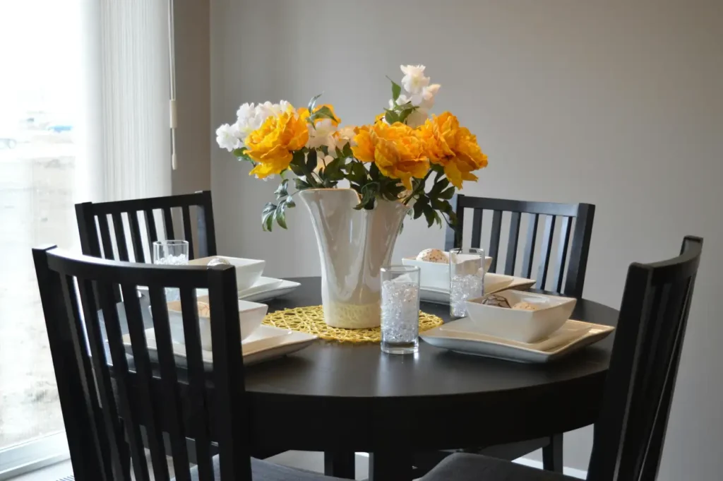 Quais São os Melhores Arranjos para uma Mesa de Jantar Chique?