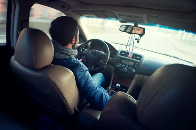 Quais são os 10 interiores de carros mais incríveis de todos os tempos?