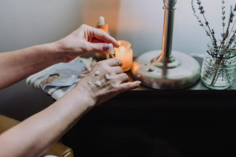 Quais são os 5 melhores cremes hidratantes para reduzir as rugas?