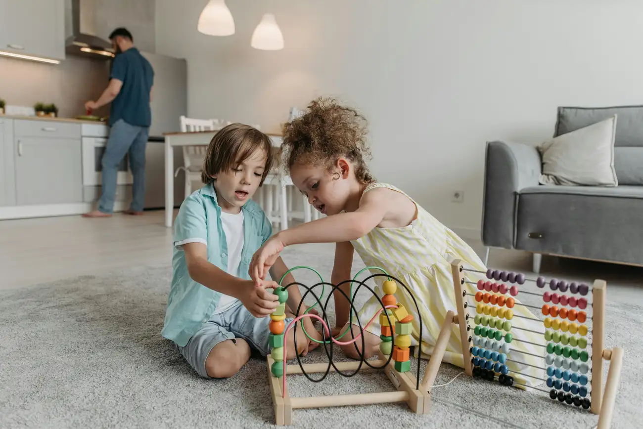 Quais são os brinquedos educativos mais acessíveis para crianças?