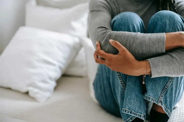 Quais são os principais motivos de mau hálito em 30% dos brasileiros?