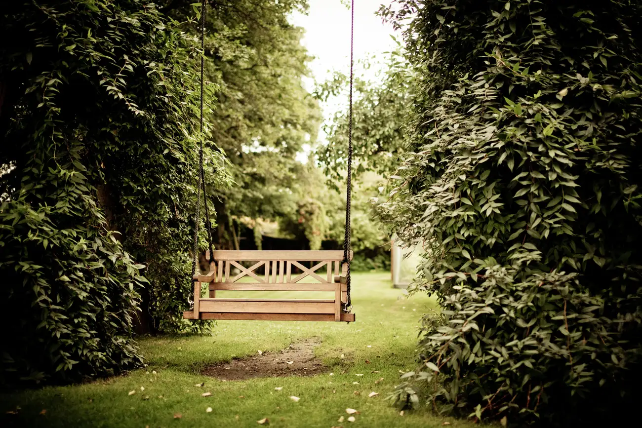 Qual é o melhor banco de ferro para meu jardim?