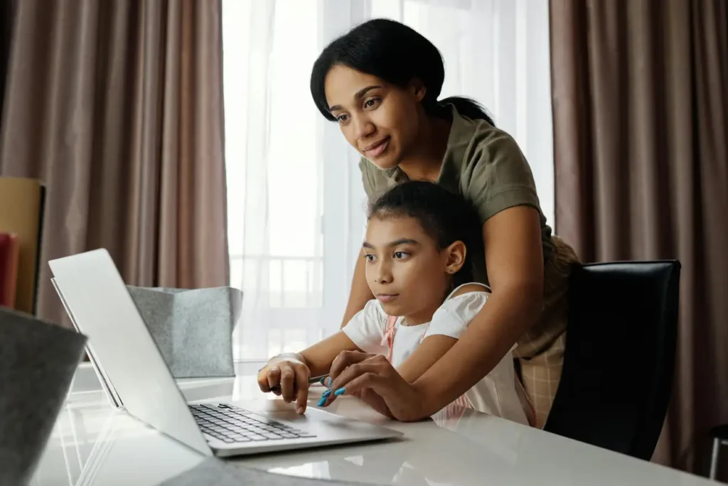 Que benefícios as aulas online UFF podem oferecer?
