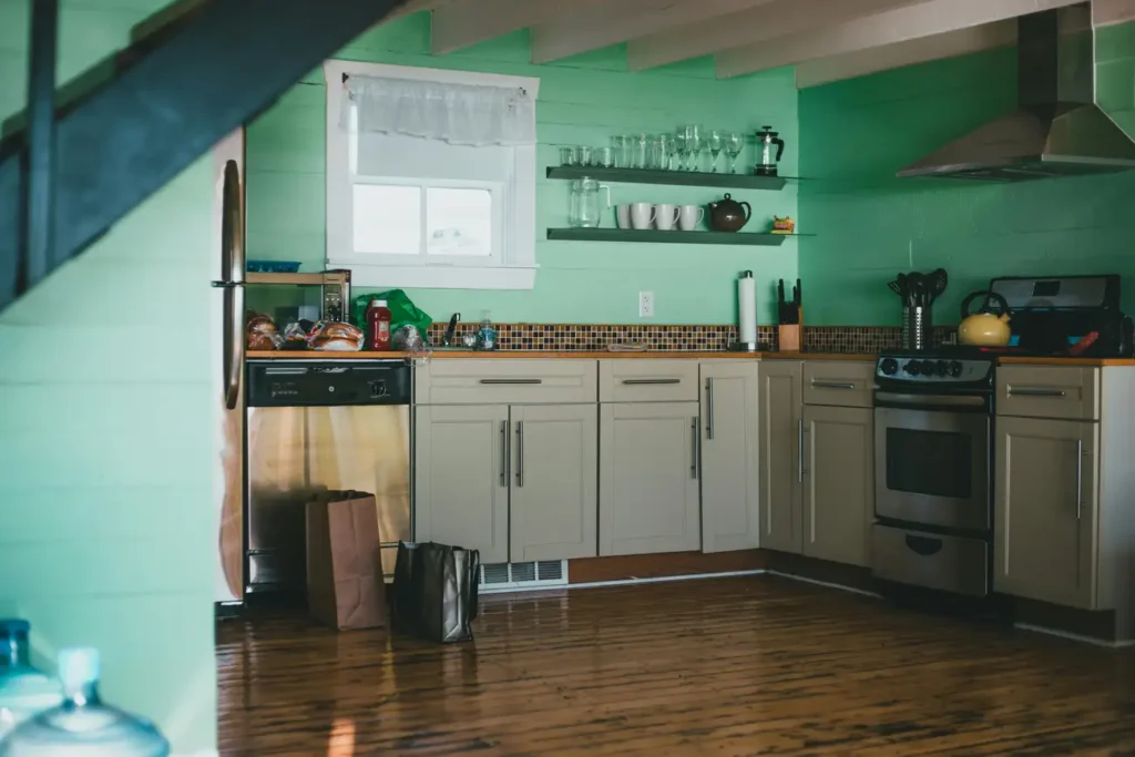 Como Organizar Móveis em Cozinhas Pequenas?