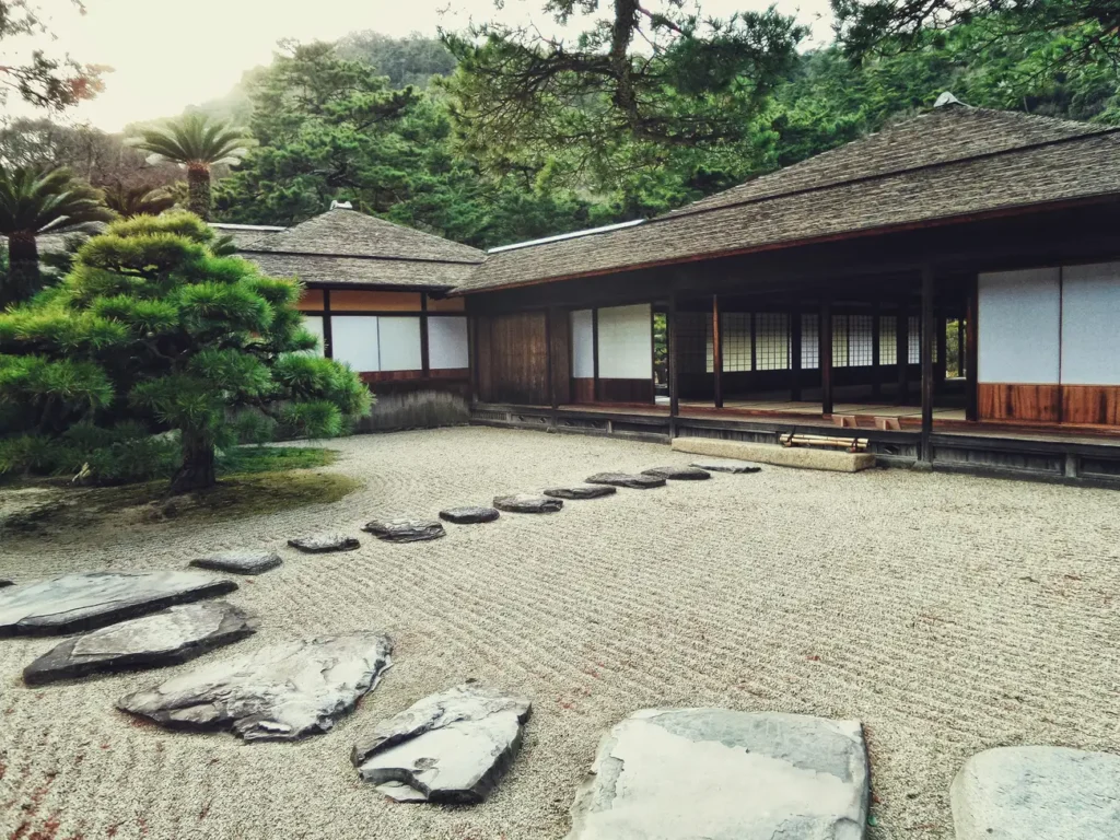 Como criar um jardim zen em meu quintal?