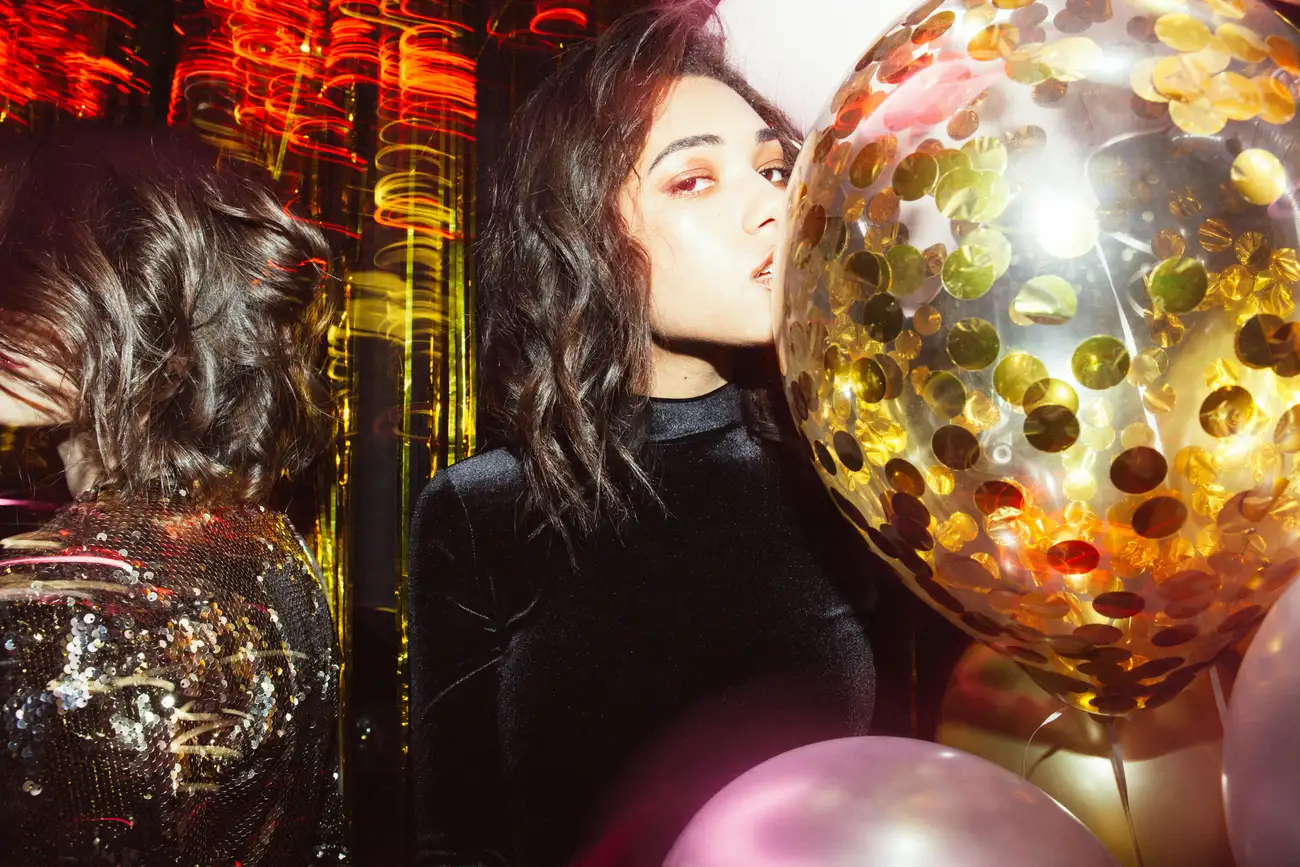 Como criar uma decoração de aniversário inspirada em Alice no País das Maravilhas?