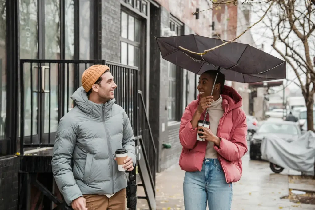 O que vestir nos dias de chuva para não perder o estilo?