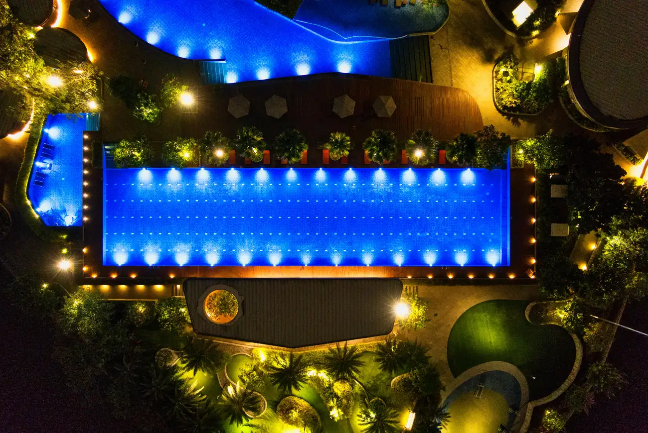Quais são as Dicas para Decorar Casas com Piscina de Luxo?
