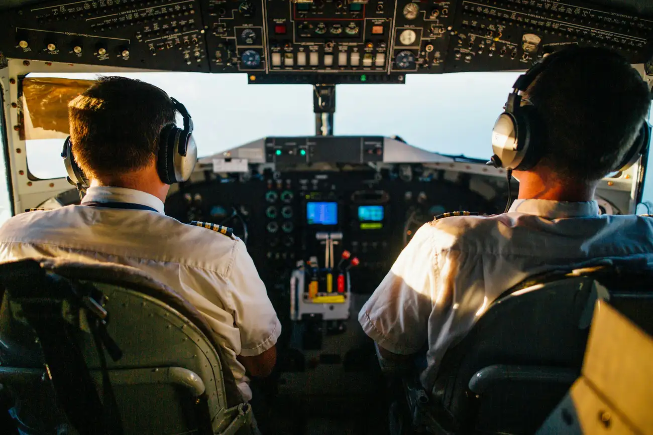 Quais são as oportunidades de bolsas de estudos para pilotos da Anac?