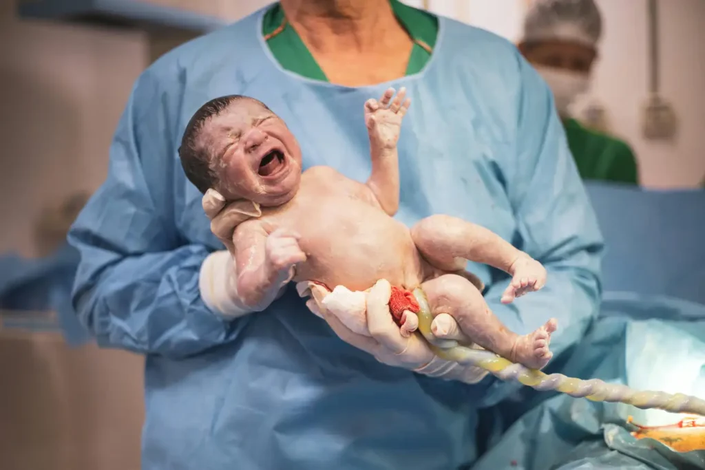 Quais são os primeiros sinais de que o bebê está chegando?