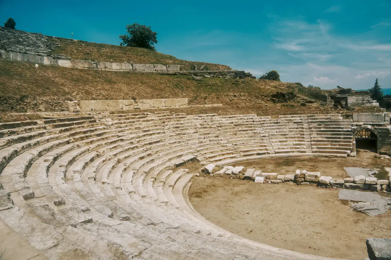 Quer ser um astro do teatro sem gastar nada?