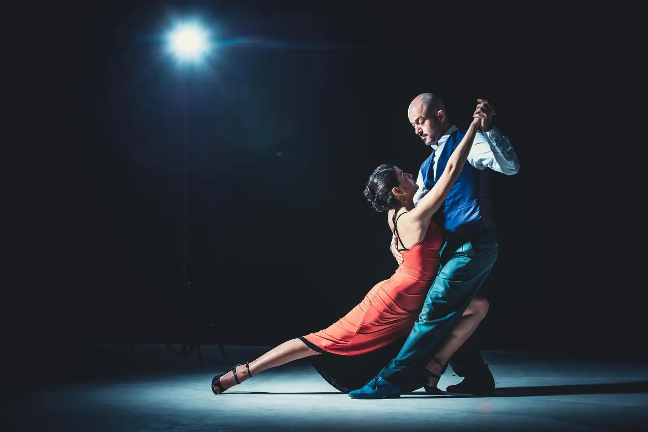 Você Dá Um Passo à Frente na Dança de Salão?