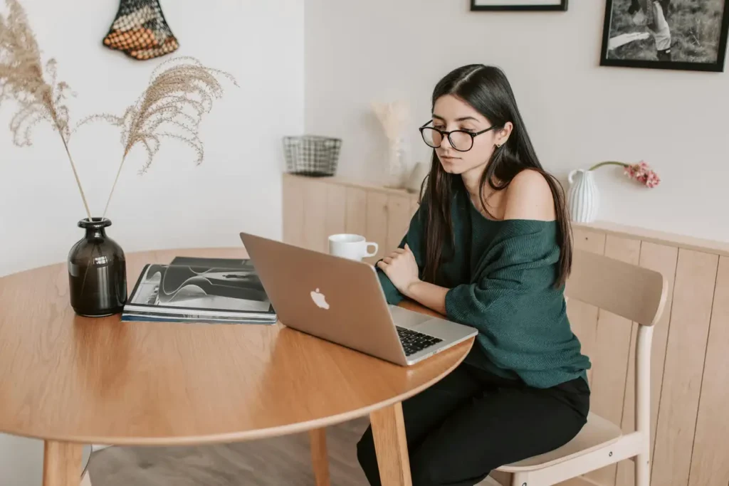 Você Já Sabia que Pode se Tornar um Assistente Social a Distância?
