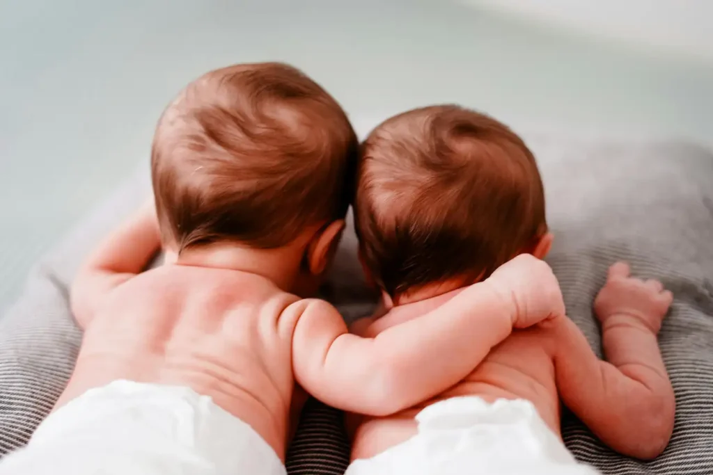 Você pode esperar que os filhos gêmeos sejam iguais?