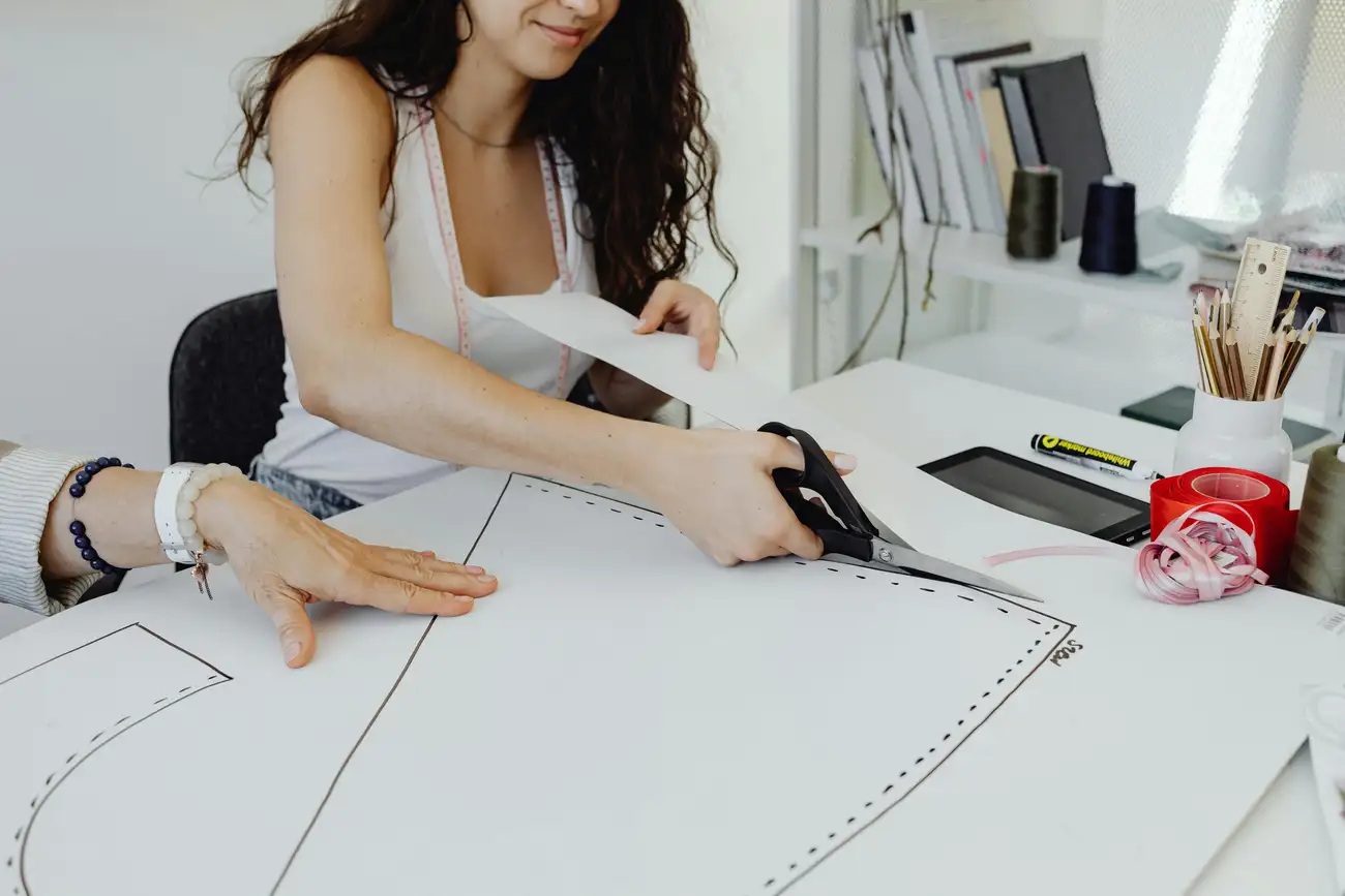 Você sabe cortar e costurar? Aprenda de graça com o Sesc!