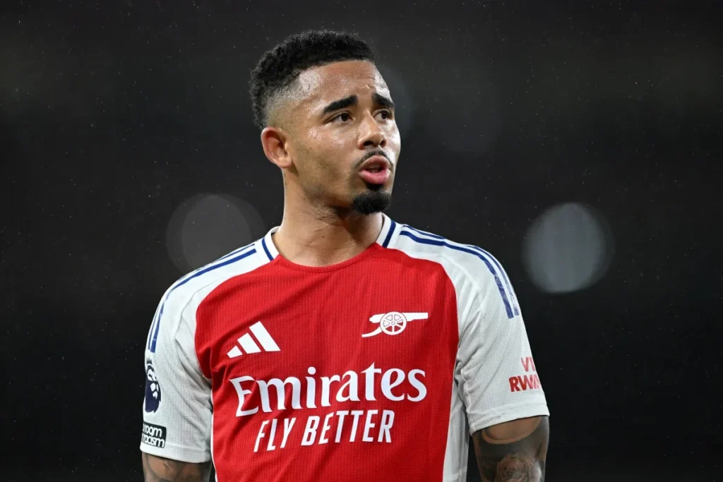 Vídeo: técnico do Arsenal nega saída de Gabriel Jesus do clube